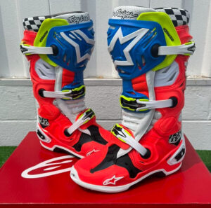 Tech 10 Supervented Boots.